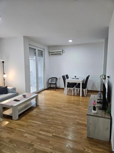 a living room with a couch and a table at Apartman N&N, 53 kvm, blizu centra in Subotica
