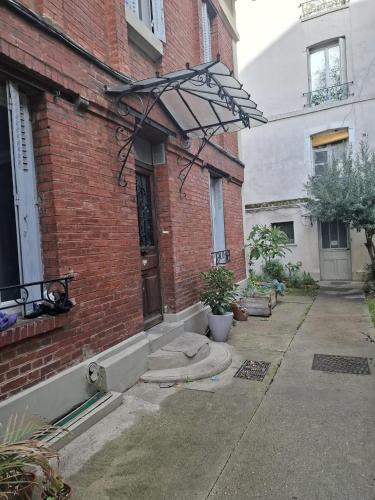 Allan Shared House Room P2