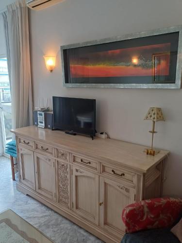 Homely Skol Apartment - Pool & Sea Views