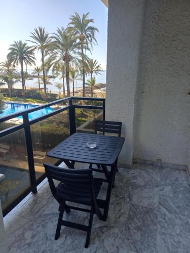 Homely Skol Apartment - Pool & Sea Views