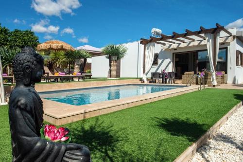 Modern 3 Bedroom Villa in Ibiza City, 1260
