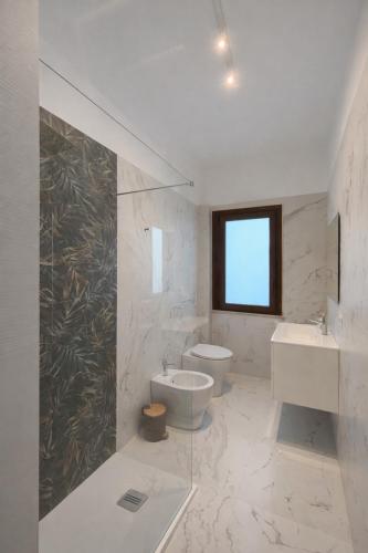 a bathroom with a toilet and a sink at Suite il Sogno in Francavilla al Mare