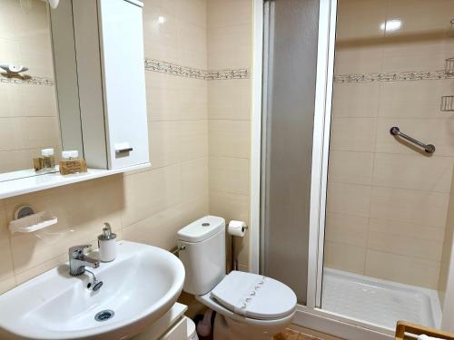 Seafront Apartment with Private Free Parking