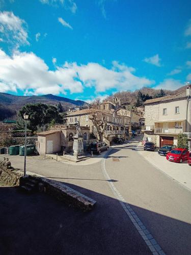 Charmant studio en Ardèche - village médiéval