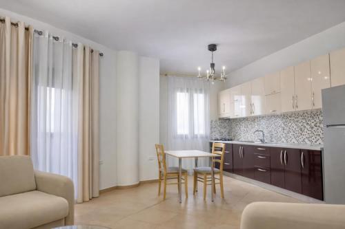 Kuhinja ili čajna kuhinja u objektu Boulevard Views Residence