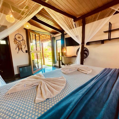 a bedroom with a bed with towels on it at Kitesurf Oasis Maracajaú in Maracajaú