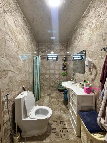 Kamar mandi di Mini Villa