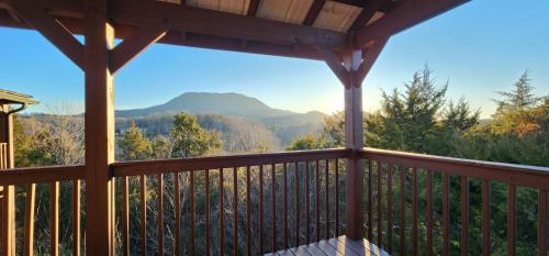 Luxe Cabin with Game Room, Hot Tub & Firepit photo 12