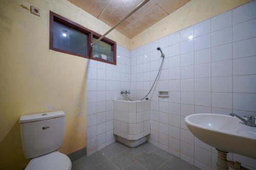 a bathroom with a toilet and a sink at Griya Astoeti By ARBA in Kopo 2