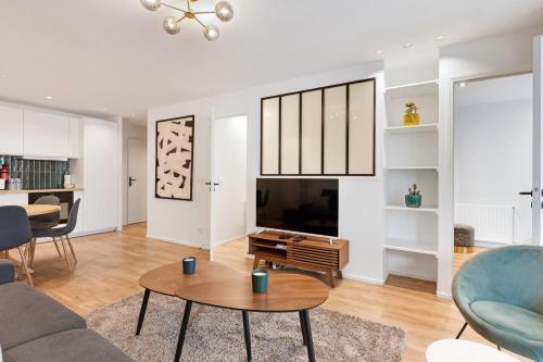 Sublime apartment 2BR 6P Balcony Eiffel Tower