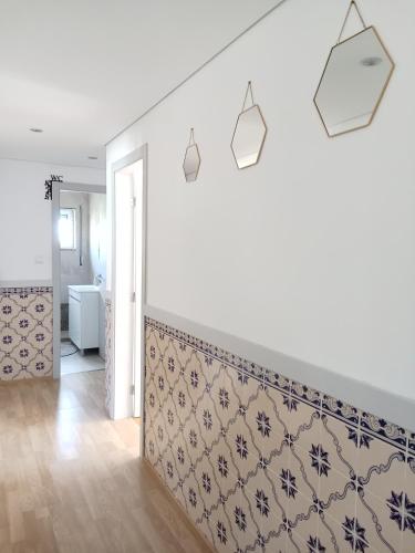 a room with a wall with a patterned wall at Casa da Eira - Alojamento Local in São João da Pesqueira