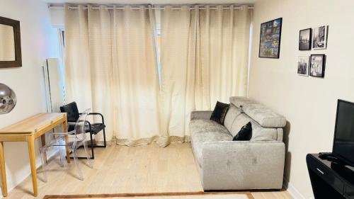 Un studio de luxe Les Champs Elysées