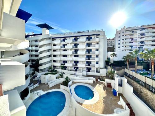 Mediterranean Boutique Apartment - Sea View, Pool & Parking