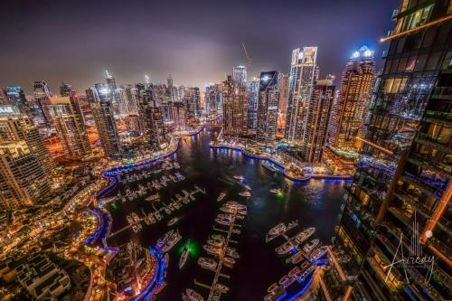 Luxurious 3BR Maid room 33rd Floor Marina Gate