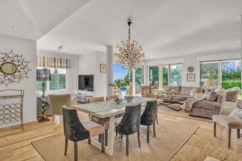 Villa Molly - Elegant Beachside Home by Finest Rentals