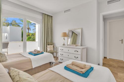 Villa Molly - Elegant Beachside Home by Finest Rentals