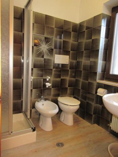 a bathroom with a toilet and a sink at Garnì Defrancesco in Campitello di Fassa