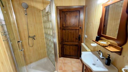 a bathroom with a shower and a sink at Casa Angel 3 in Castril