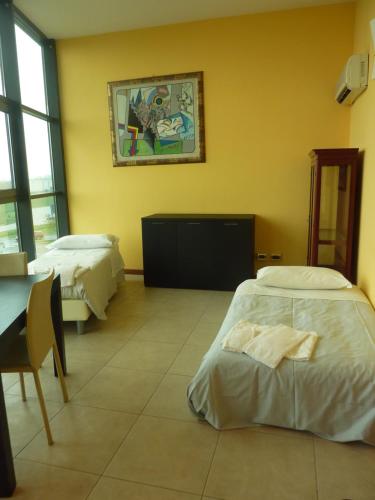 Hotel Padus Meublè Parmaにあるベッド