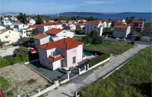 Awesome Home In Kastel Luksic