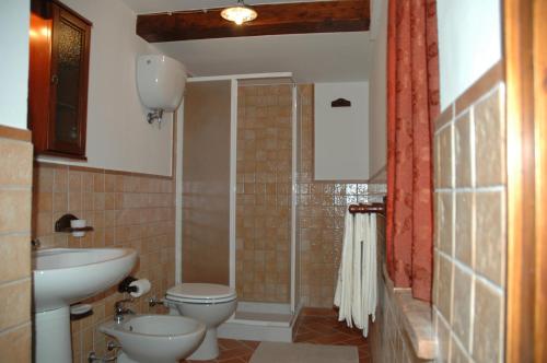 A bathroom at Casale il Colle Deruta