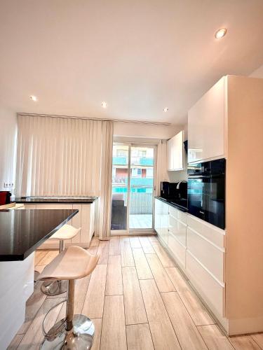 Luxury Cannes Suite Terrace Walk to Palais