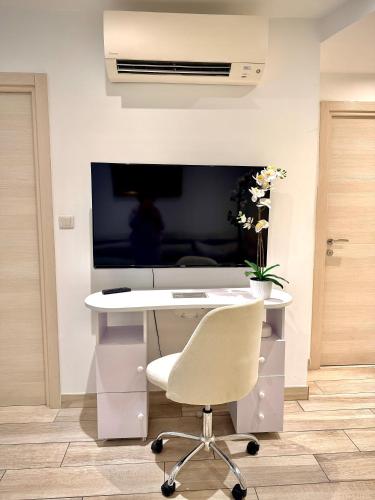 Luxury Cannes Suite Terrace Walk to Palais