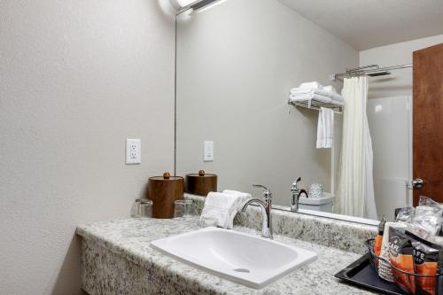 a bathroom with a sink and a mirror at The Shelby Inn in Shelbyville