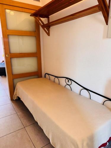 a twin bed in a room with atained at Les Soleillades-T2 pour 5 pers-piscine, parking privé- LaConciergerieByNina in Palavas-les-Flots