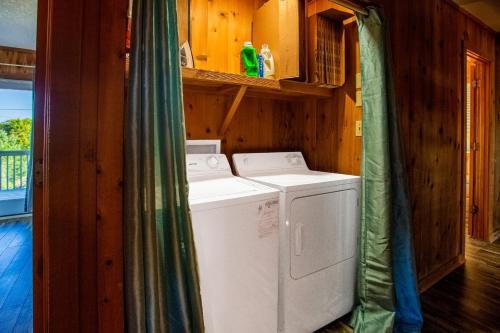 a laundry room with a washer and dryer in a house at AVWI1 Beach Stars #1-WI in Avon