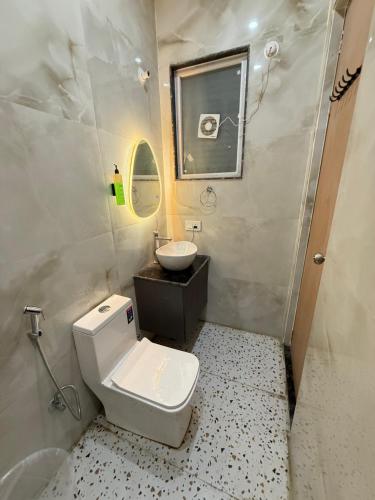 a bathroom with a toilet and a sink and a mirror at Hotel Krishna Tulsi Van - Near Bankey Bihari & ISKCON in Vrindāvan