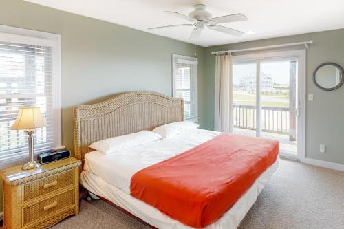 a bedroom with a large bed and a window at SOSB26 South Beach Park #26-S in Salvo