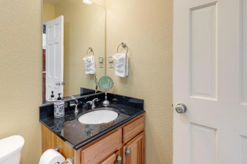 a bathroom with a sink and a mirror at SOSB26 South Beach Park #26-S in Salvo