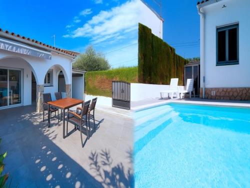 Casa encantadora con piscina privada en Riells, La Escala - Ideal para vacaciones en familia y amigos - HISP-7-33