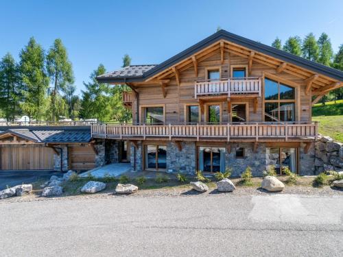 Chalet Luxueux aux Gets avec Jacuzzi et Sauna, Animaux Bienvenus