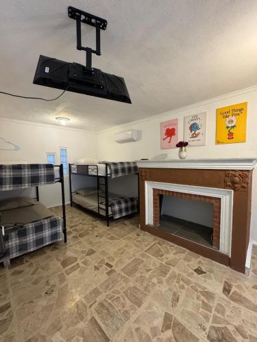 a living room with a fireplace and bunk beds at Equipped apartment in industrial area in Ciudad Satelite del Norte