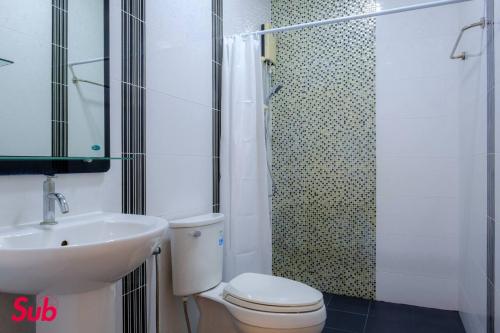 a bathroom with a toilet and a sink and a shower at Dream Home in Hat Yai in Ban Kohong