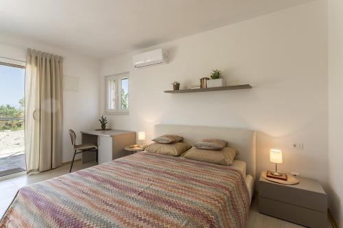 a bedroom with a bed and a desk and a window at Hacienda Lucio in Grohote