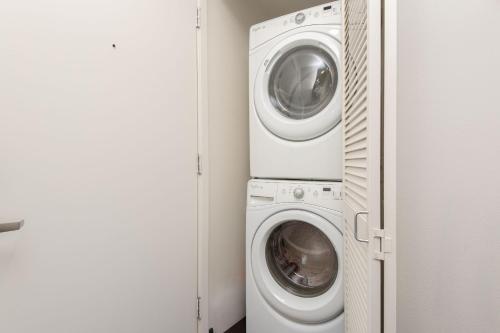 West Hollywood Chic Apartment photo 22