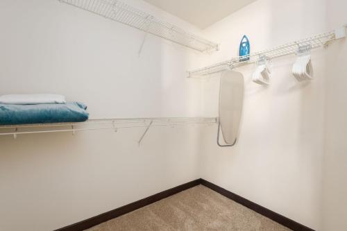West Hollywood Chic Apartment photo 23
