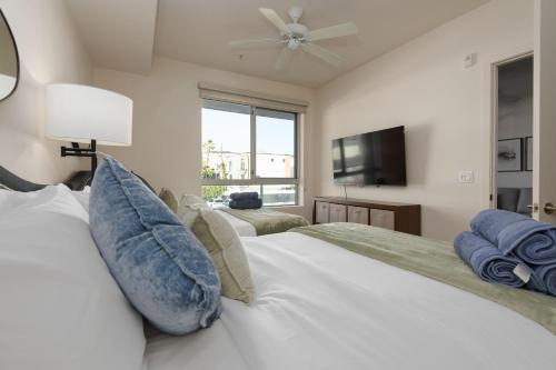 West Hollywood Chic Apartment photo 25