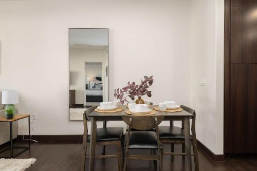 West Hollywood Chic Apartment photo 26