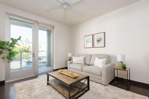 West Hollywood Chic Apartment photo 14