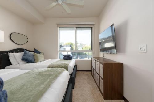 West Hollywood Chic Apartment photo 9