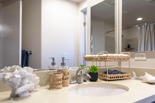 West Hollywood Chic Apartment photo 28