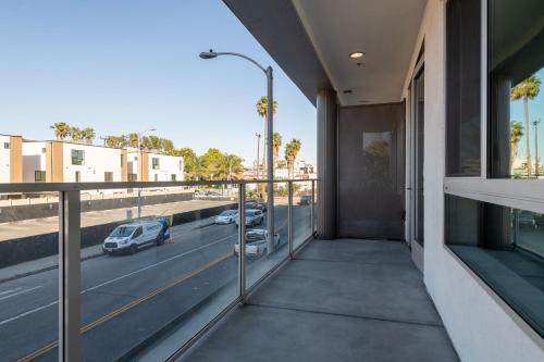 West Hollywood Chic Apartment photo 31