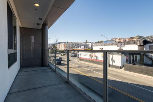 West Hollywood Chic Apartment photo 17