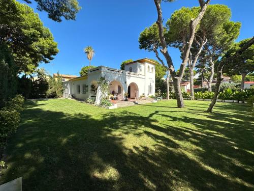 Charming Villa next to the Playa Muchavista Alicante