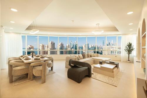 Elegantly crafted 5 Bedroom with Marina View