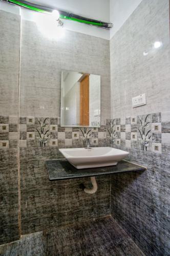 a bathroom with a sink and a mirror at Casa Nathan in Calangute